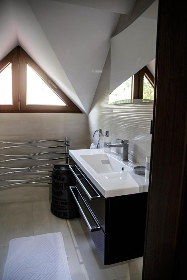 Dom Nad Jeziorem Ublik Z Sauna I Jacuzzi Buitenkant foto