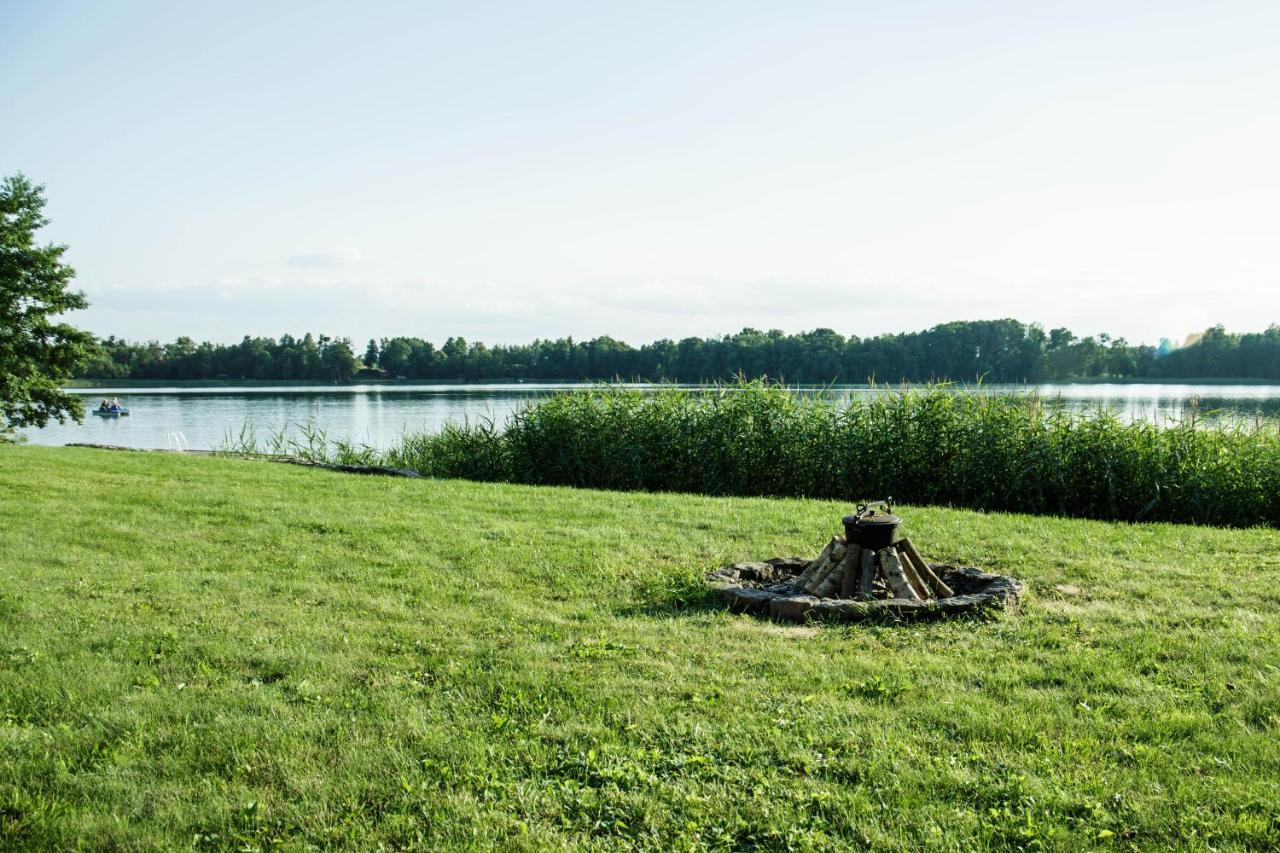 Dom Nad Jeziorem Ublik Z Sauna I Jacuzzi Buitenkant foto