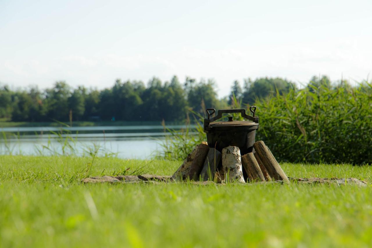 Dom Nad Jeziorem Ublik Z Sauna I Jacuzzi Buitenkant foto