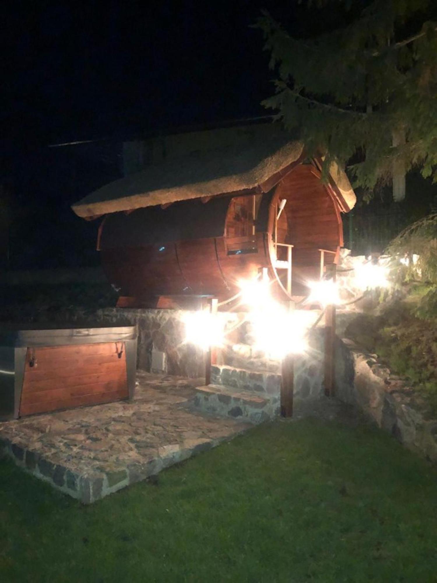 Dom Nad Jeziorem Ublik Z Sauna I Jacuzzi Buitenkant foto
